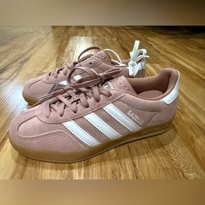 Adidas Women’s Gazelle Indoor in Warm Clay, size 5.5